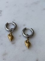 Minimal Shell Earrings - Image 2